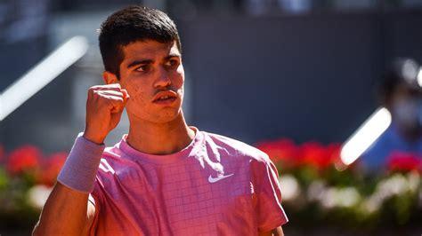 让他更加坚 让他更加坚