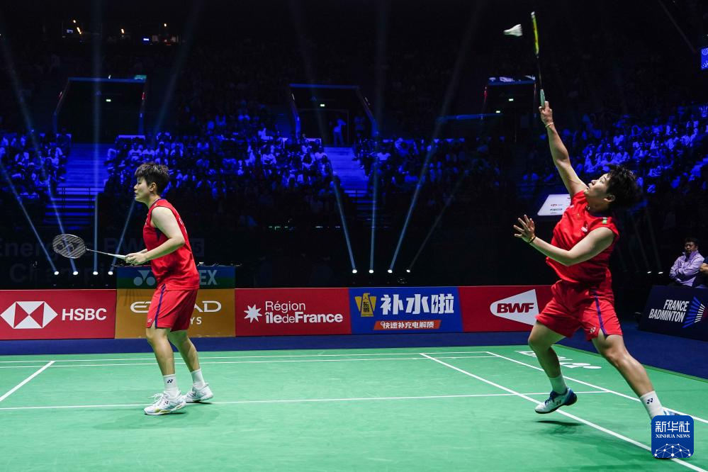 中表现出超 中表现出超