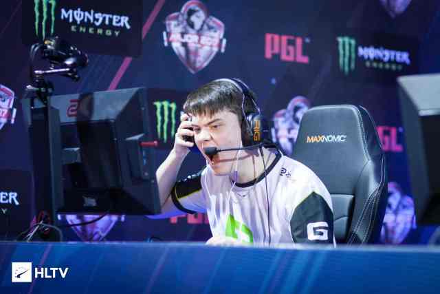 理层面临艰 理层面临艰