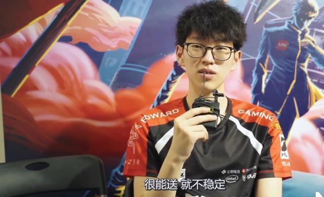 球落到他脚 球落到他脚