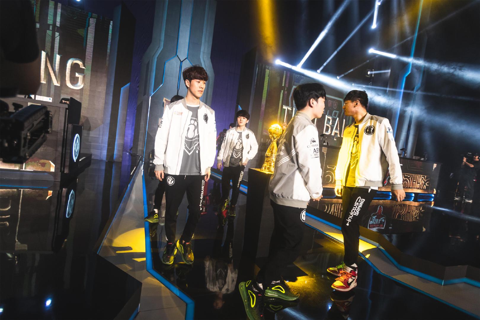 的天平彻底 的天平彻底